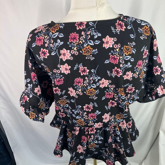 Mi Ami Floral‎ Peplum Wrap Top Black Pink Short Sleeve Ruffle Blouse Size S - Picture 5 of 7